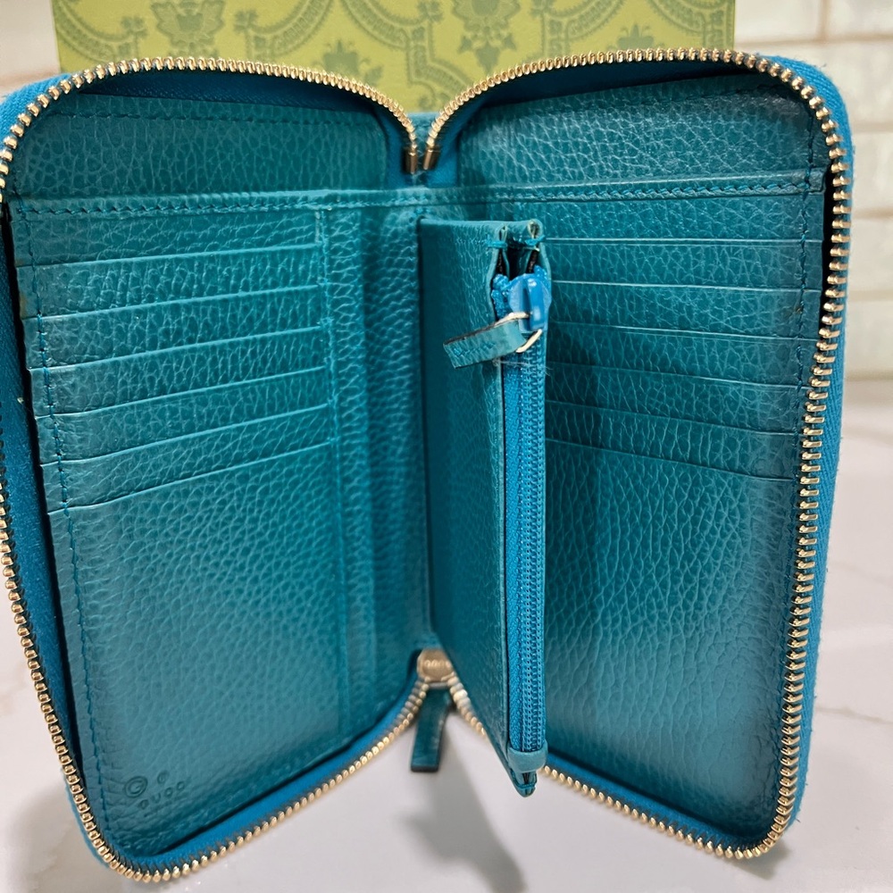 Gucci Brown Monogram Canvas Zipper Wallet with Teal Trim - Picture 4 of 8